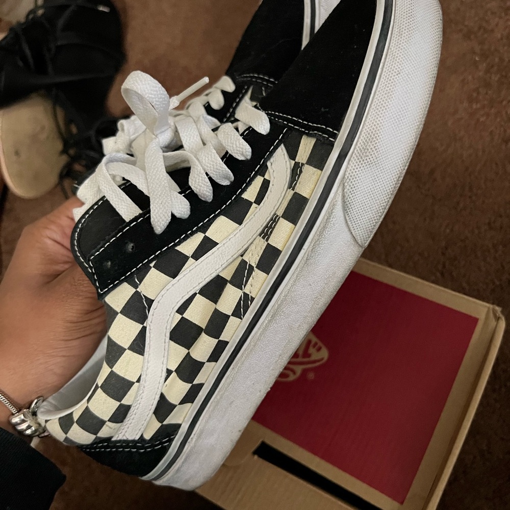 Vans - Picture 2 of 4